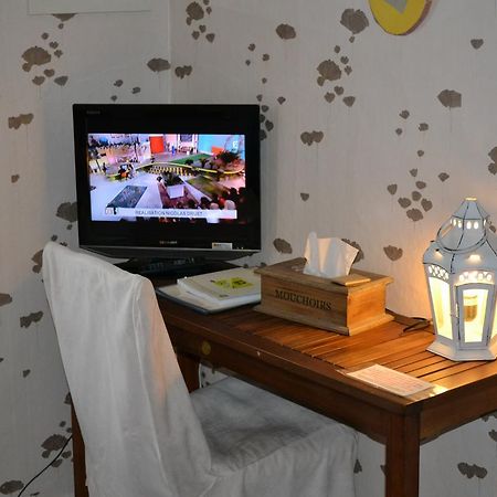 ホテル Logis Le Relais Sarrasin Vezenobres エクステリア 写真