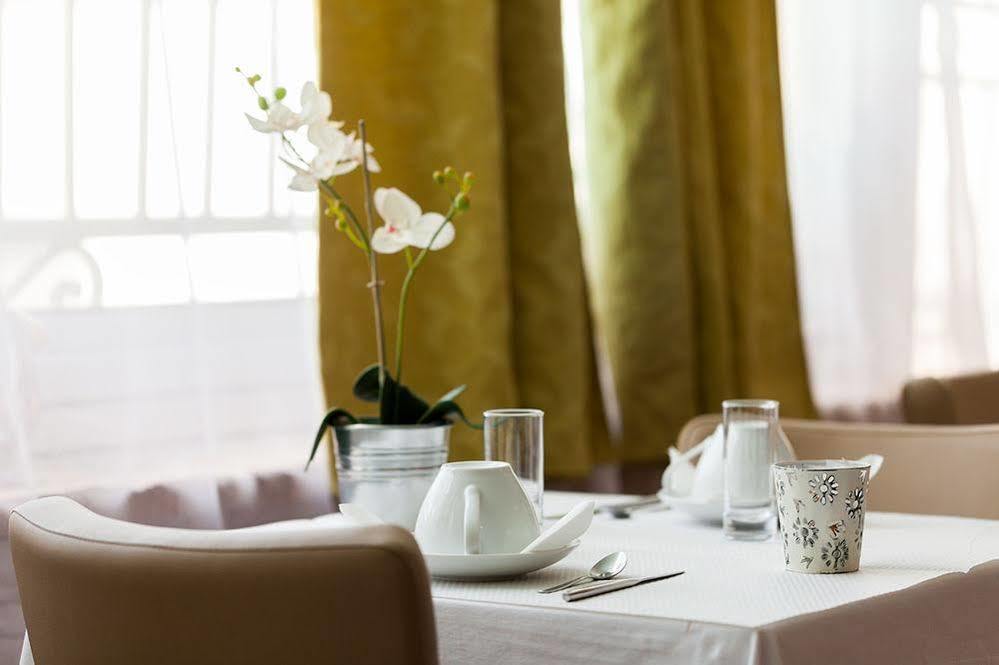 ホテル Logis Le Relais Sarrasin Vezenobres エクステリア 写真