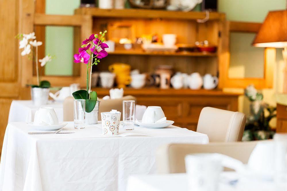 ホテル Logis Le Relais Sarrasin Vezenobres エクステリア 写真