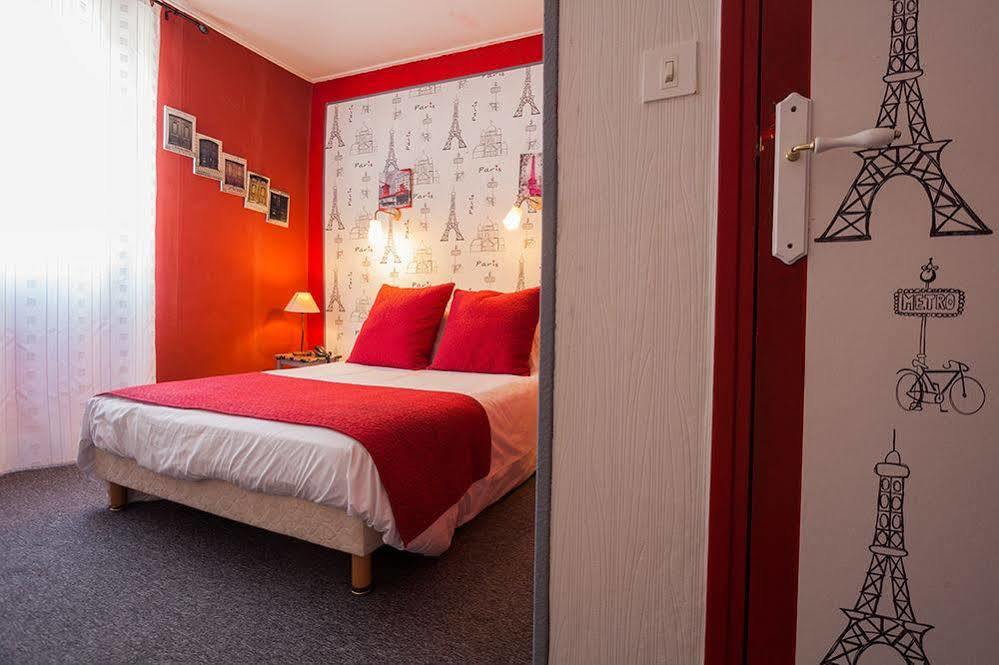 ホテル Logis Le Relais Sarrasin Vezenobres エクステリア 写真